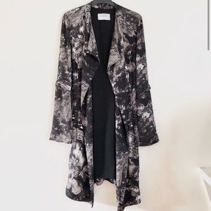 💕Aritzia Babaton Quincey Black Tan Trench Jacket